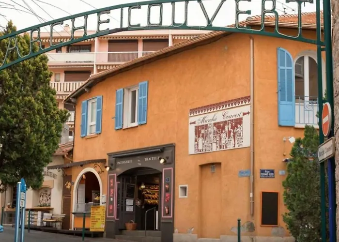 Apartment Sainte-maxime: 2 Pieces Renove Avec Terrasse, Climatisation Et A 2 Pas De La - Fr-1-226-498 *