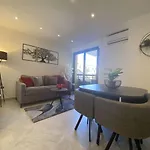 Appartement Sainte-maxime: 2 Pieces Renove Avec Terrasse, Climatisation Et A 2 Pas De La - Fr-1-226-498 *