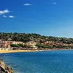 Sainte-maxime: 2 Pieces Renove Avec Terrasse, Climatisation Et A 2 Pas De La - Fr-1-226-498 *