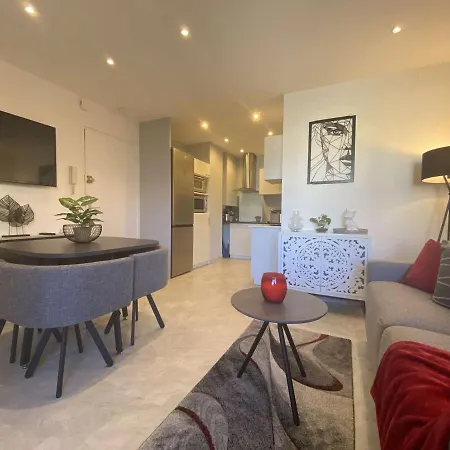 Apartment Sainte-maxime: 2 Pieces Renove Avec Terrasse, Climatisation Et A 2 Pas De La - Fr-1-226-498 *