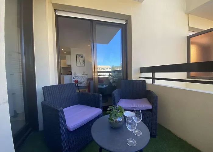 Sainte-maxime: 2 Pieces Renove Avec Terrasse, Climatisation Et A 2 Pas De La - Fr-1-226-498