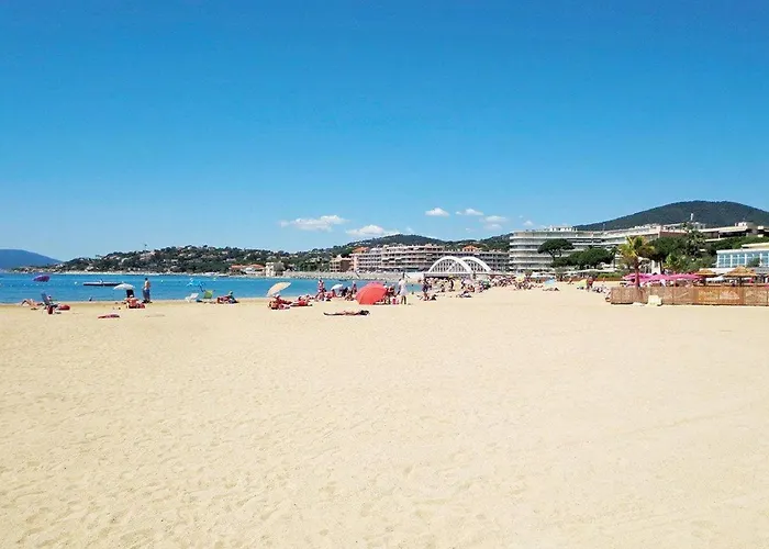 Sainte-maxime: 2 Pieces Renove Avec Terrasse, Climatisation Et A 2 Pas De La - Fr-1-226-498 Sainte-Maxime