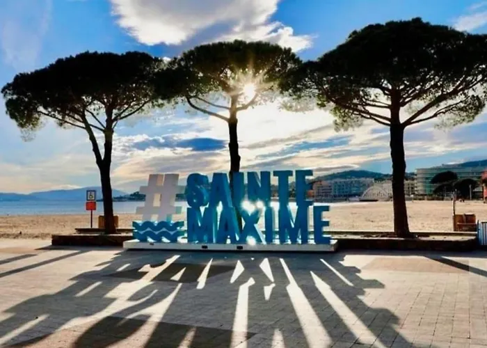 Sainte-maxime: 2 Pieces Renove Avec Terrasse, Climatisation Et A 2 Pas De La - Fr-1-226-498 * サント・マキシム
